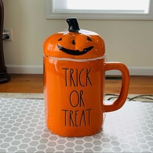 Rae Dunn TRICK OR TREAT pumpkin mug